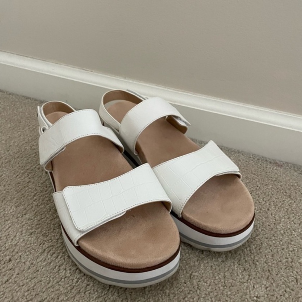 Vionic Phoenix Brielle Crocodile 3/4 Strap Wedge White Sandals Size 8